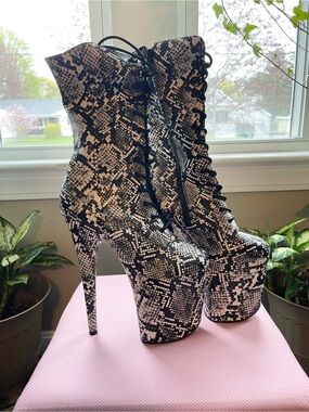 Pleaser Flamingo-1050SP Lace-Up Snake Print Mid Calf Boots (Size 9)
